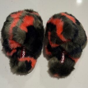 Sorel Fuzzy Slippers in Black and Pink